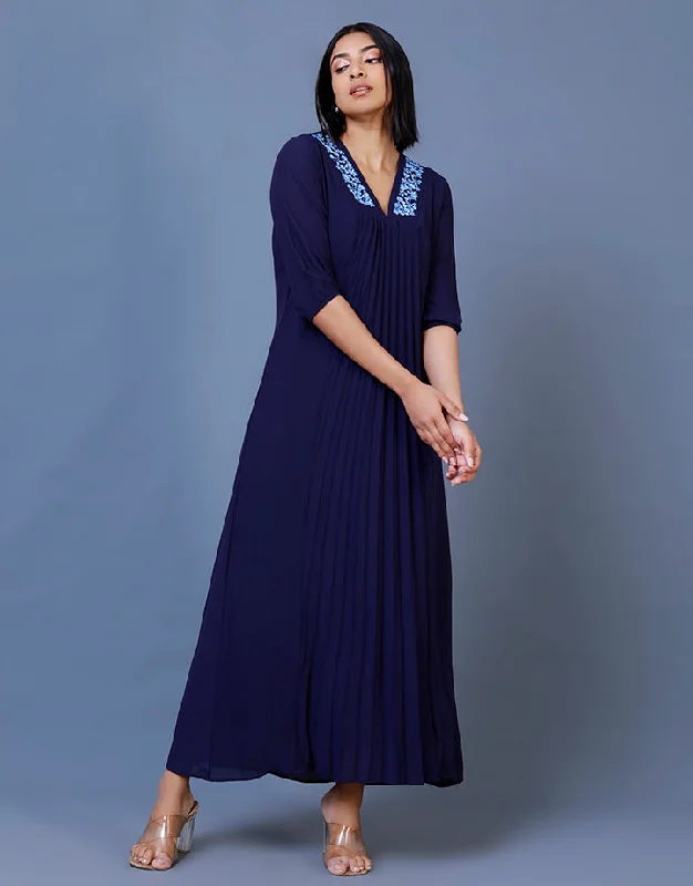 Best Deals v-neck dressV-Neck Pleated Dress with Embroidery