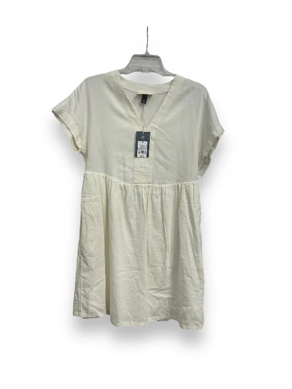 Take Advantage floral midi dressDress Casual Short By Universal Thread In White, Size: Xs