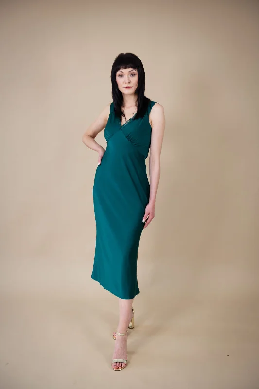 YEAR-End Sale classic fit-and-flare dressSinéad Slip Dress (Green)