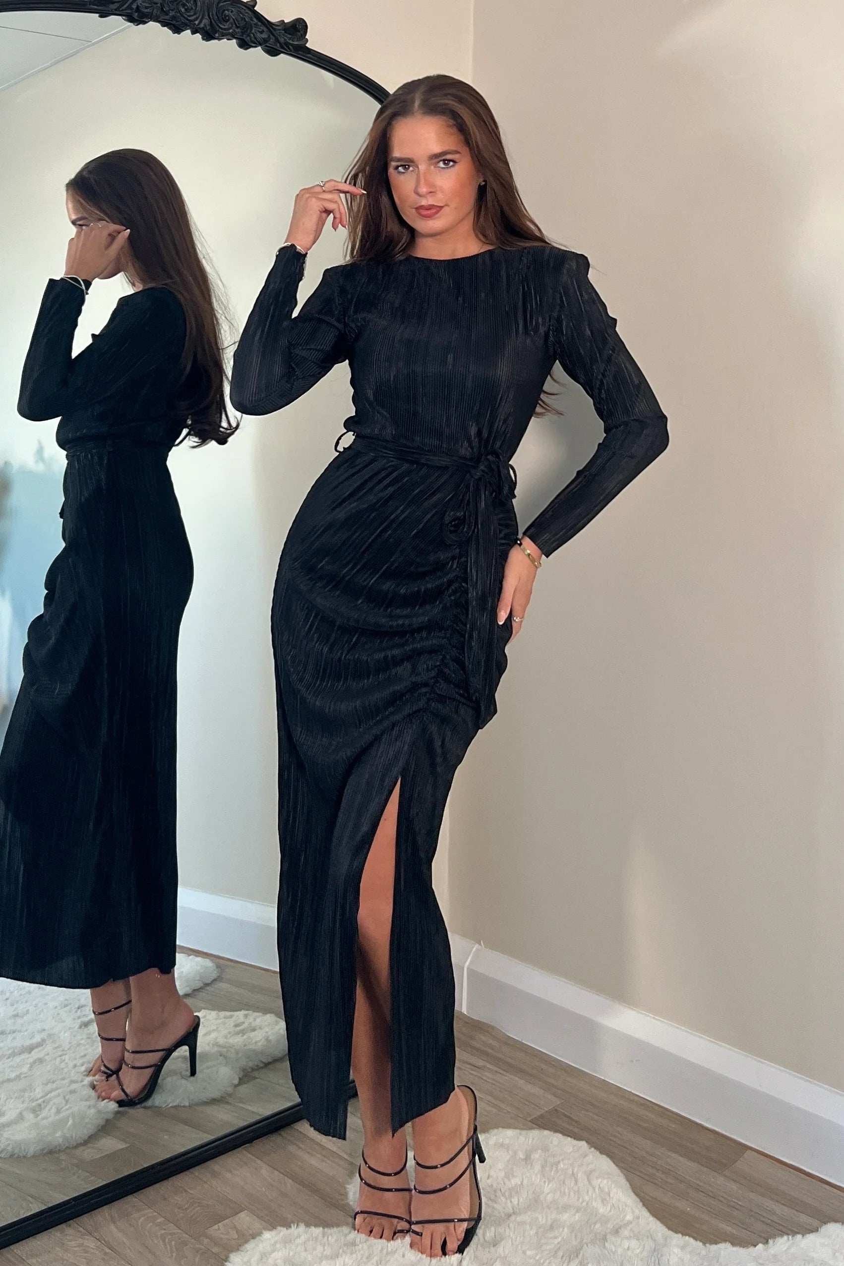 Steals and Deals relaxed fit dressElena Long Sleeve Ruched Seamed Midi Dress (Black) Steals and Deals relaxed fit dressElena Long Sleeve Ruched Seamed Midi Dress (Black)