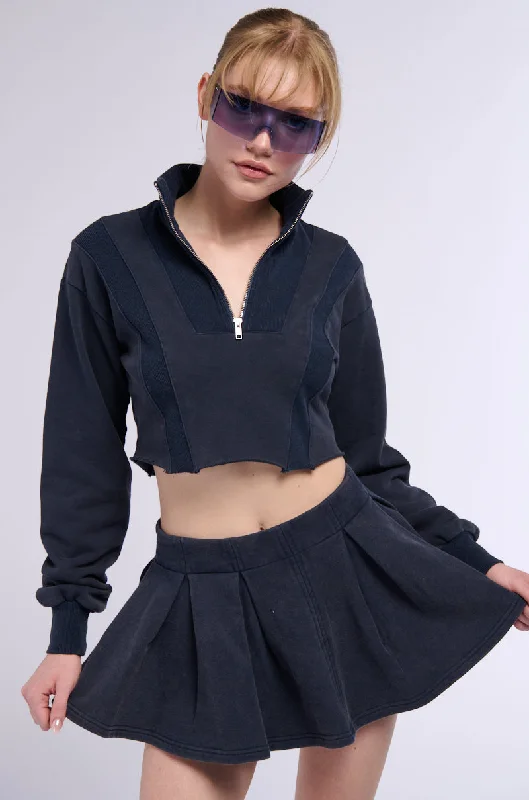 Can't Be Beat THINKING OF A PLACE HALF ZIP LONG SLEEVE CROP SWEATSHIRT